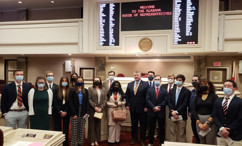 Students tour the Alabama State House